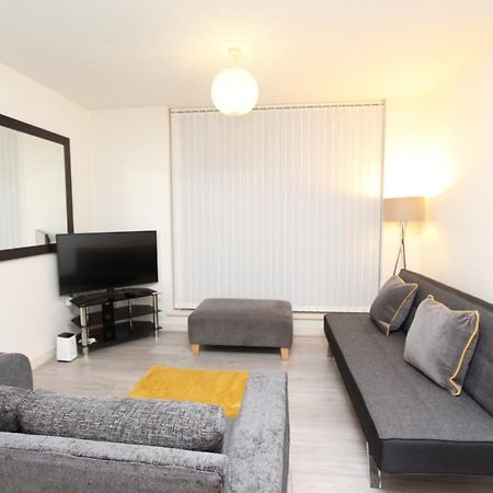 Spacious 1- Bedroom Apartment In E16 London Luaran gambar