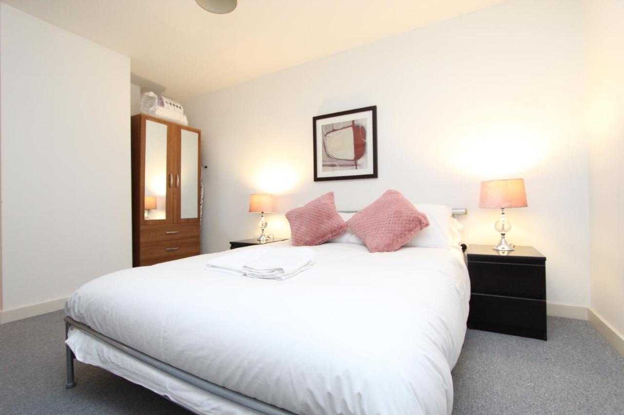 Spacious 1- Bedroom Apartment In E16 London Luaran gambar