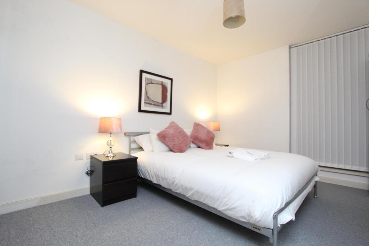 Spacious 1- Bedroom Apartment In E16 London Luaran gambar